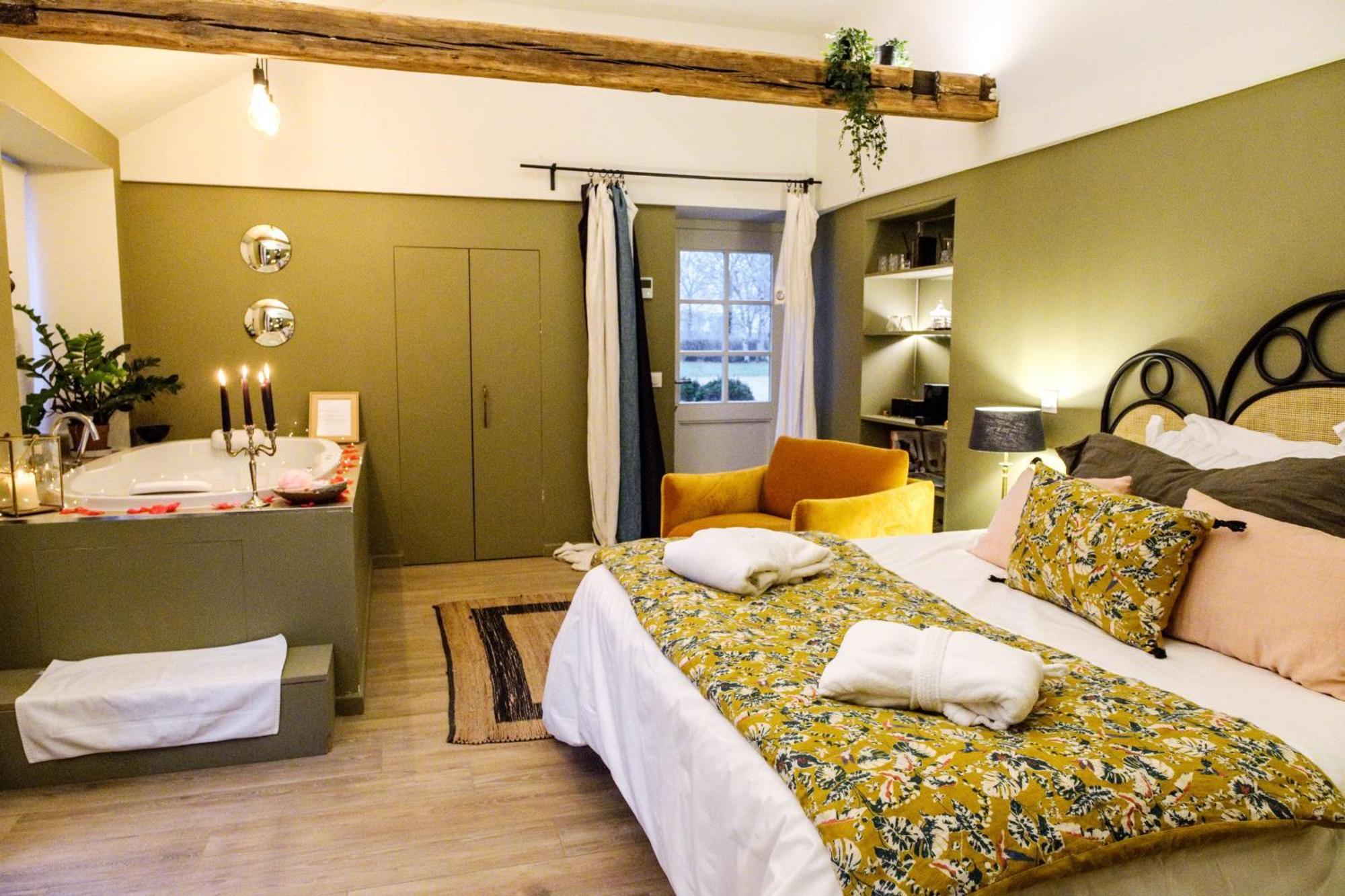 Domaine De Bellevue, The Originals Relais Hotel Neufmoutiers-en-Brie Bagian luar foto