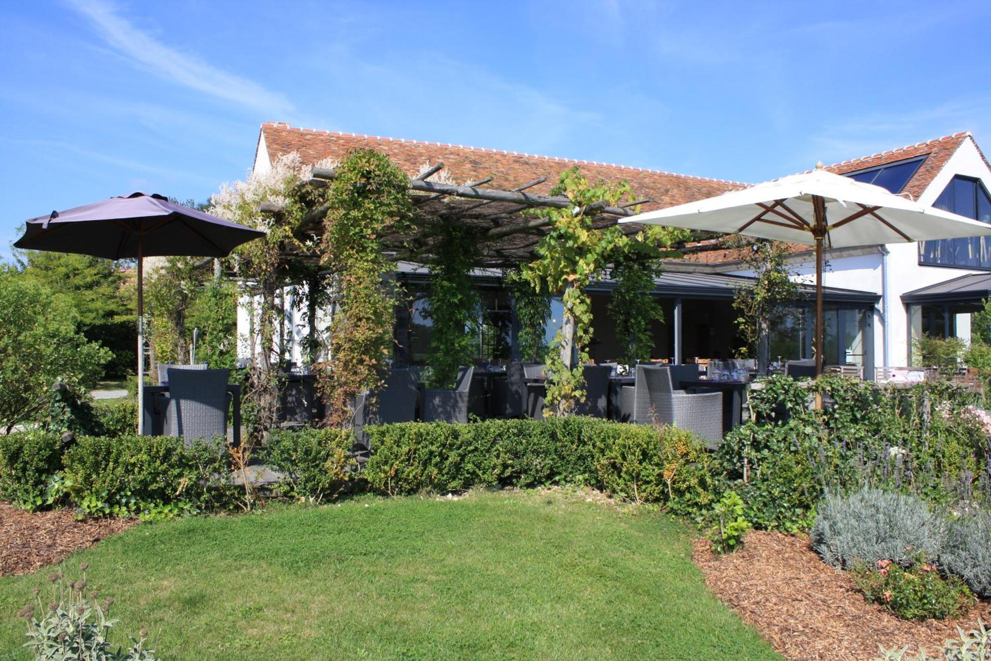 Domaine De Bellevue, The Originals Relais Hotel Neufmoutiers-en-Brie Bagian luar foto
